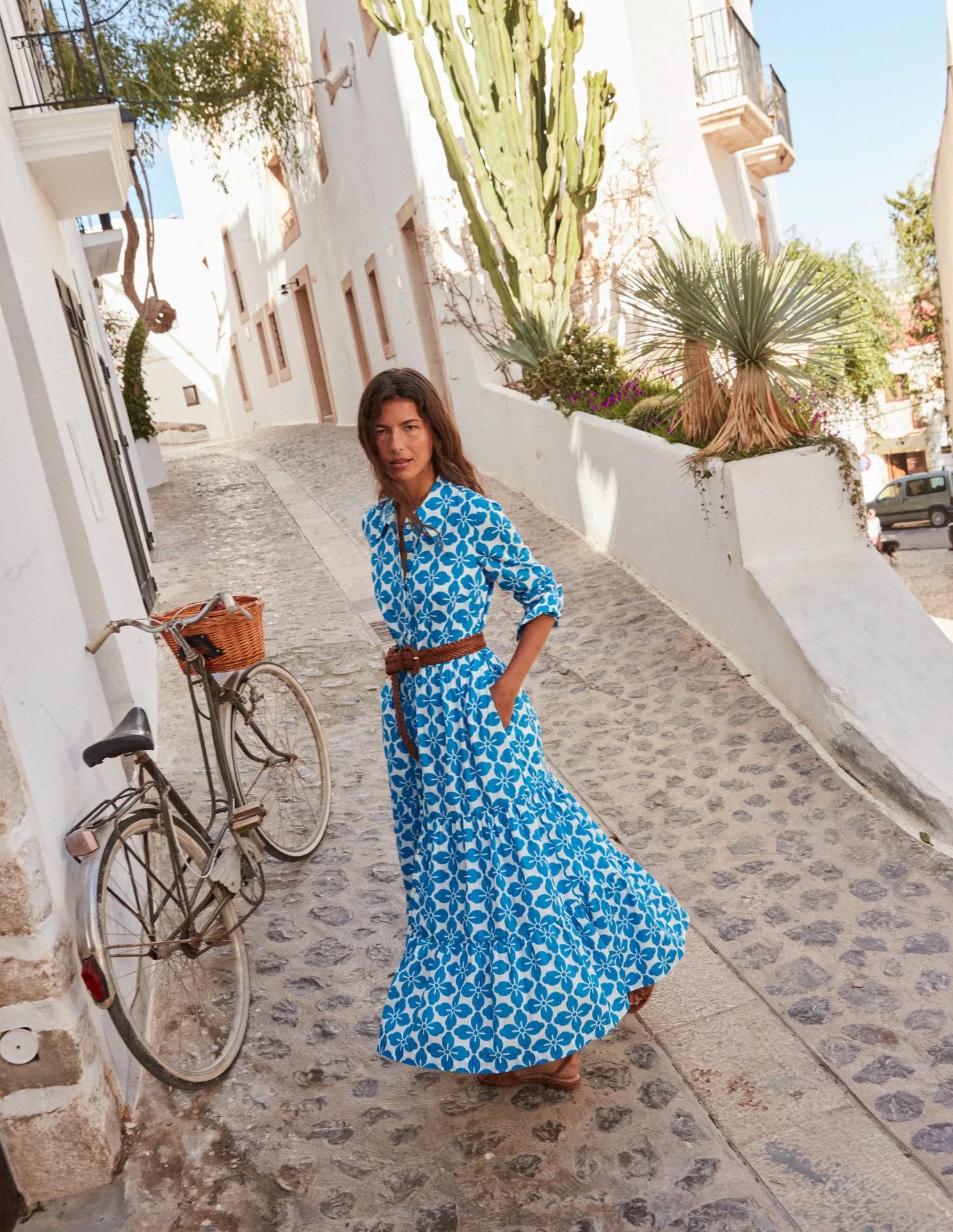 women wearing robe chemsie