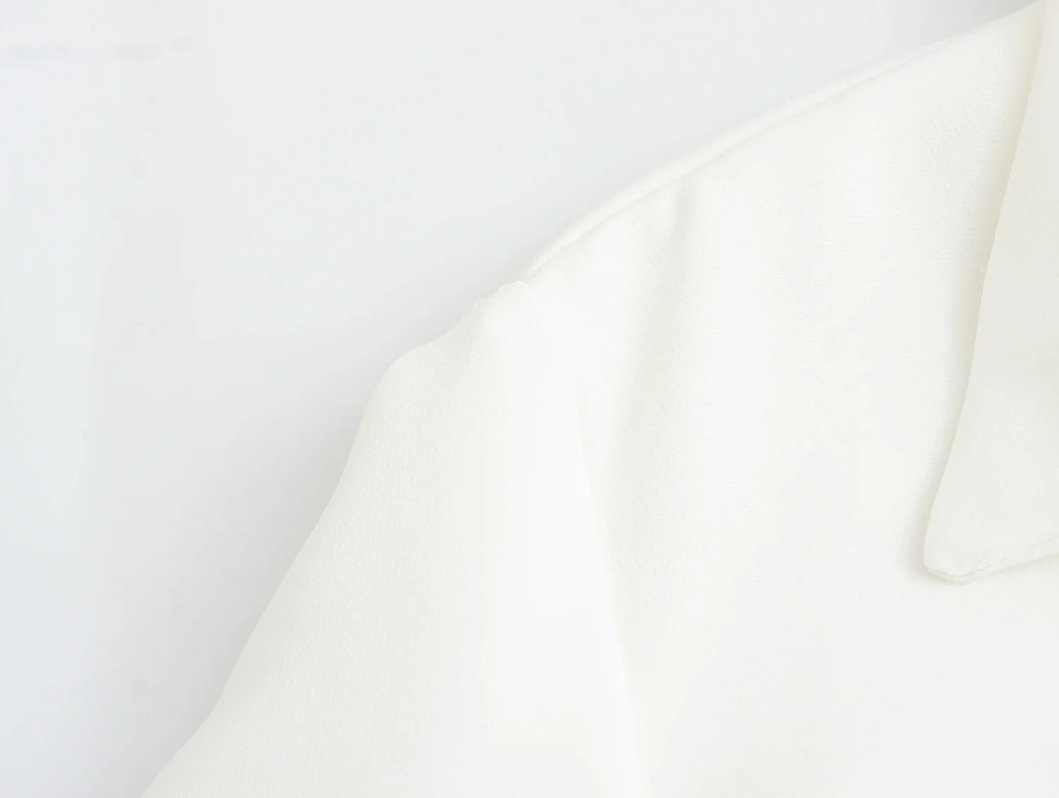 Robe Chemise Blanche avec Ceinture chez robe-chemise-boutique