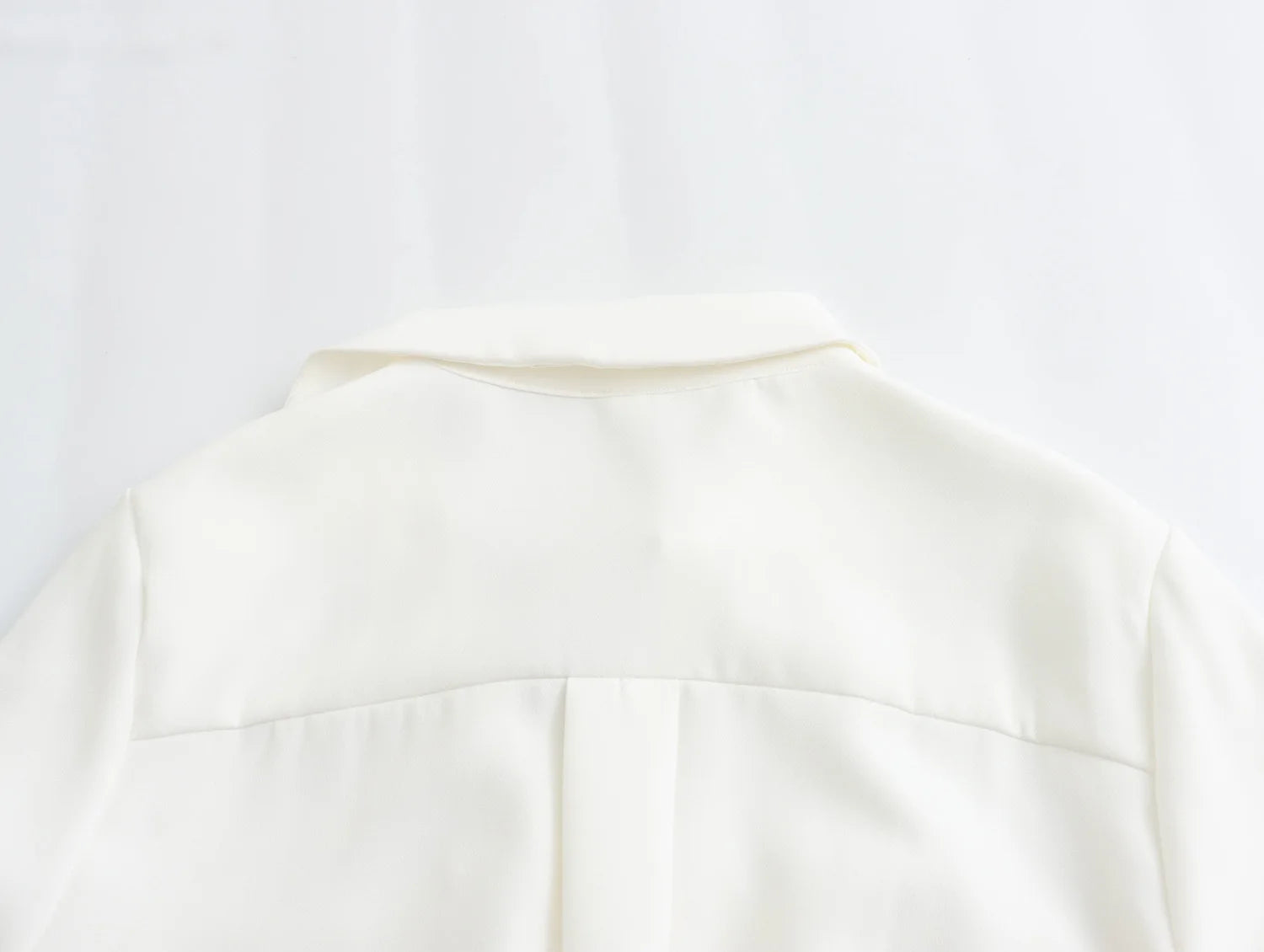 Robe Chemise Blanche avec Ceinture chez robe-chemise-boutique