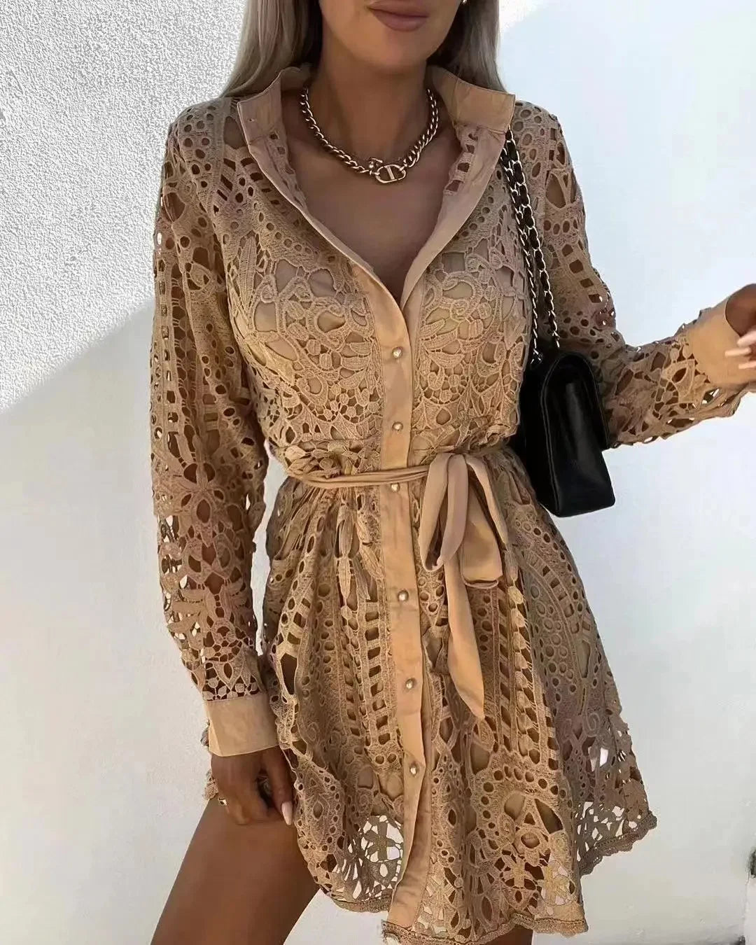Robe Chemise Dentelle Beige chez robe-chemise-boutique